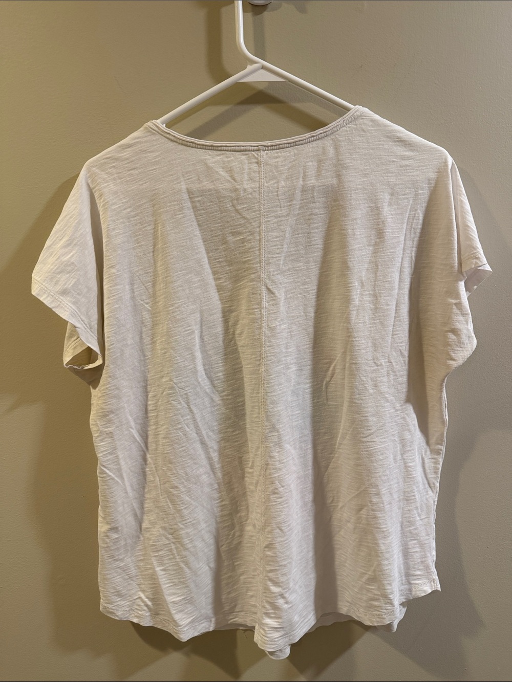 Lilly Pulitzer White V-Neck Short Sleeve Tee with Multicolor Coastal Print - Picture 4 of 6